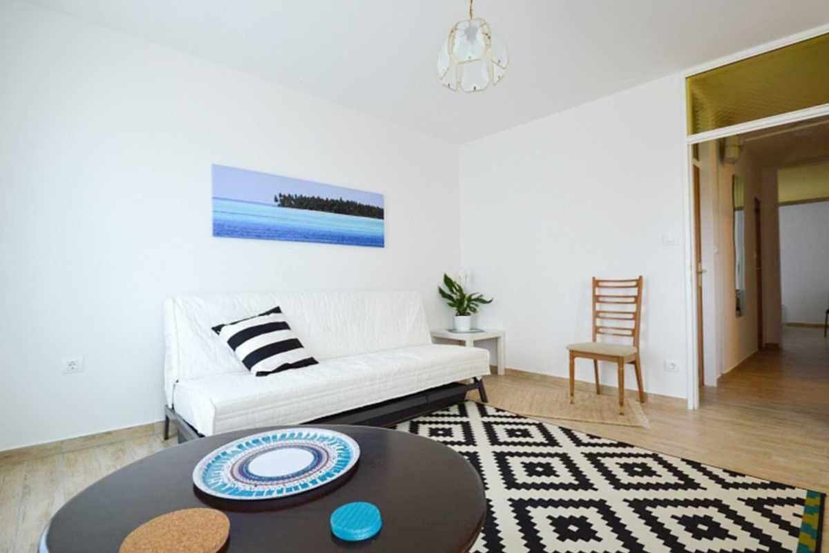 Leut Apartment, 3Min Beach, 15Min Center Pula Luaran gambar