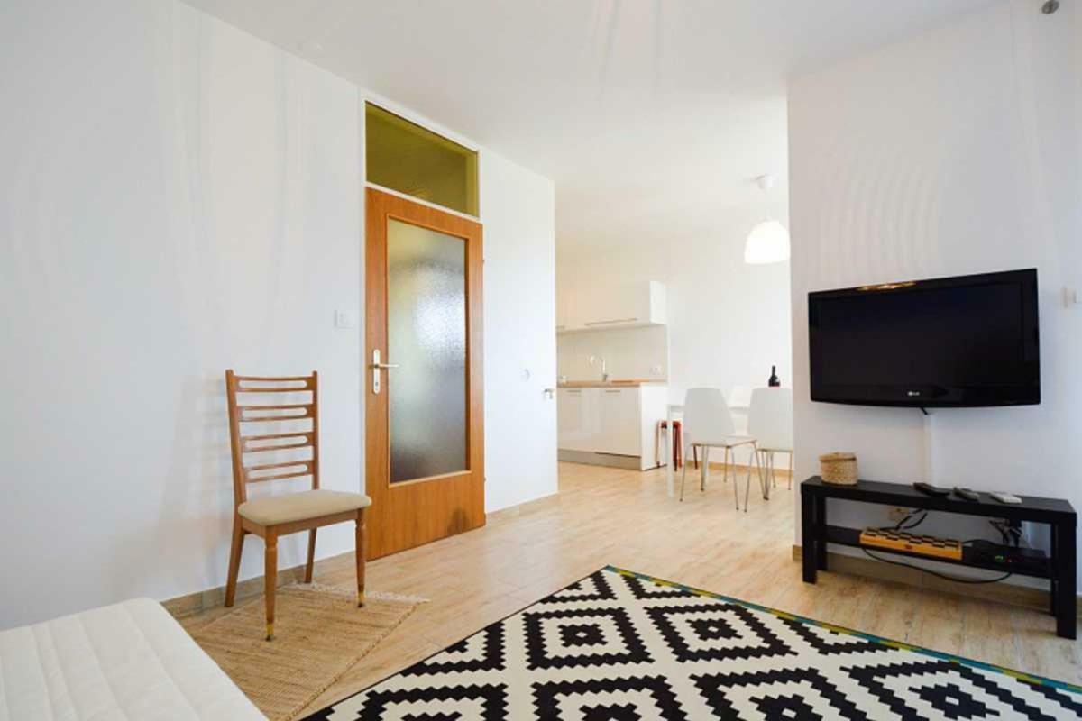 Leut Apartment, 3Min Beach, 15Min Center Pula Luaran gambar