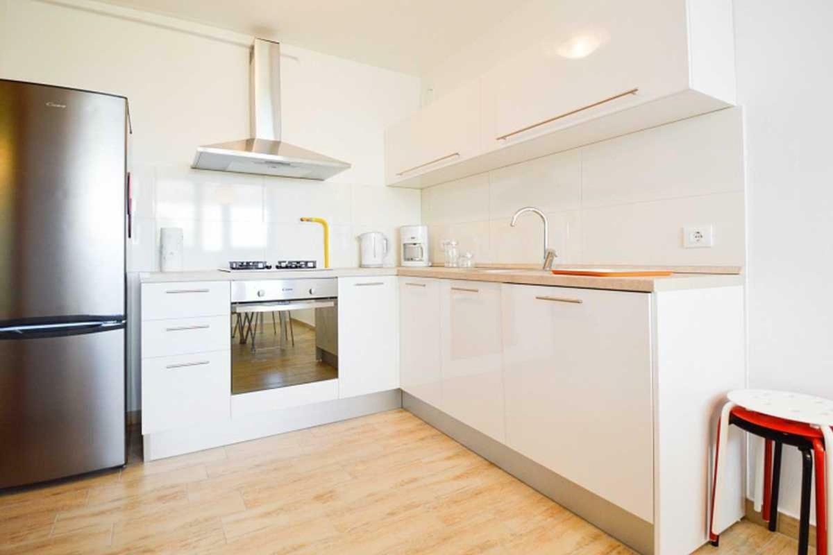 Leut Apartment, 3Min Beach, 15Min Center Pula Luaran gambar
