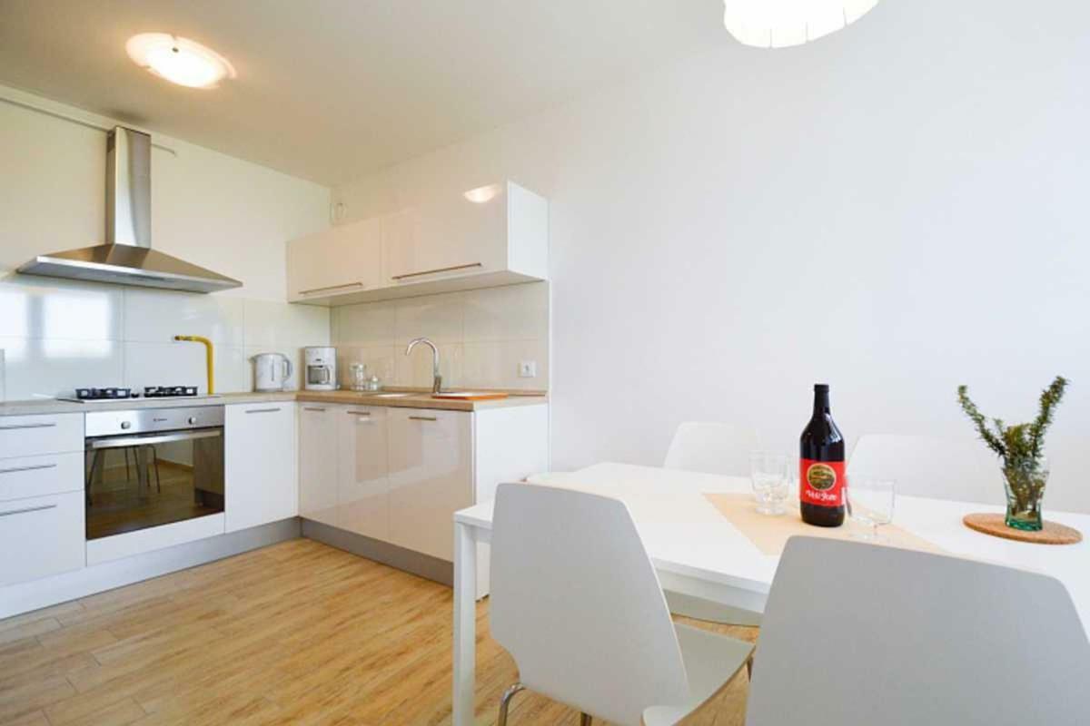 Leut Apartment, 3Min Beach, 15Min Center Pula Luaran gambar