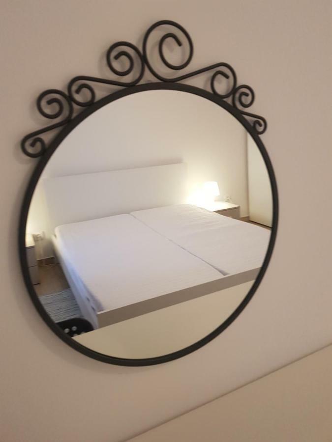 Leut Apartment, 3Min Beach, 15Min Center Pula Luaran gambar